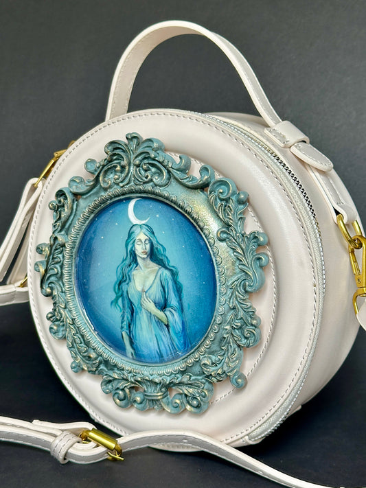 Crăiasa Lunii – Colecția Mistic