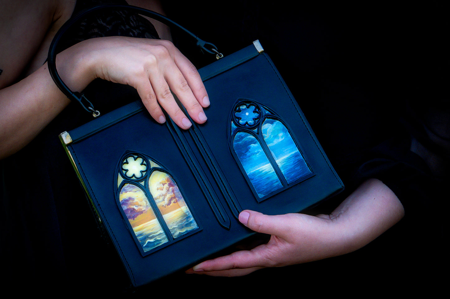 Între Lumină și Întuneric – Colecția „Moștenire”