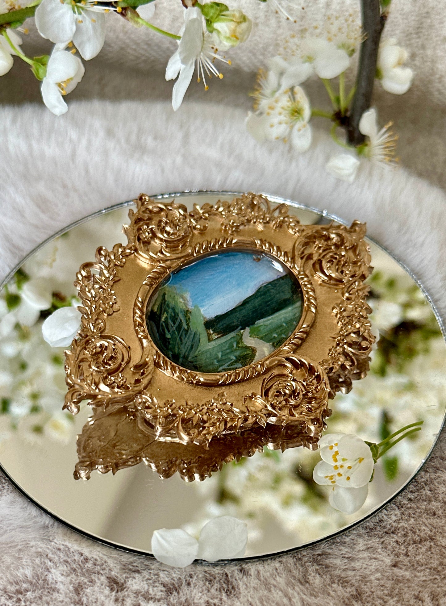 Broșă „Cărarea Fermecată”