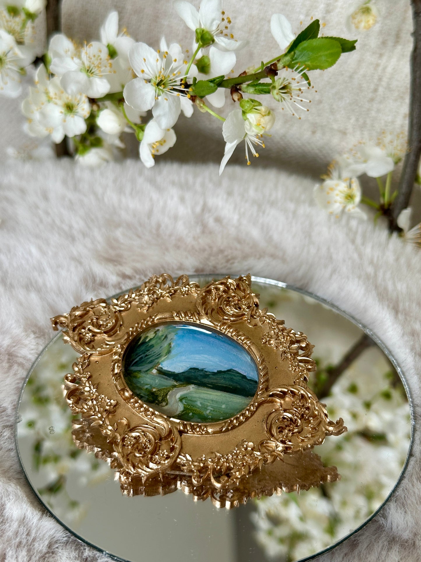 Broșă „Cărarea Fermecată”